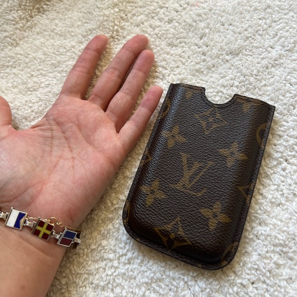 Louis Vuitton Phone Holder - Picture 8 of 9